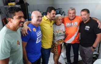 Coronel Menezes reafirma compromisso com feirantes e permissionários de Manaus