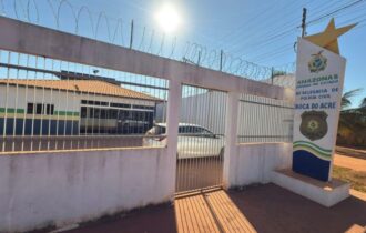 Delegacia do AM chega a 32 presos em espaço para 10 e MP cobra Estado