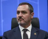 Dino determina reintegração de Andrei Rodrigues no comando da PF