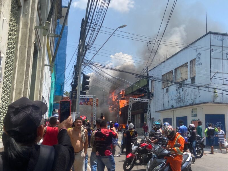 incendio-atinge-predio-do-anti