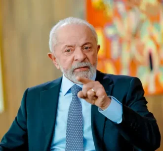 Lula diz que governo federal enviará equipes e aeronaves para combater incêndios no Amazonas