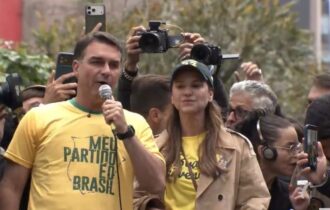 ‘Quem vota em Lula vota em Moraes’, dispara Flávio Bolsonaro em discurso no 7 de Setembro