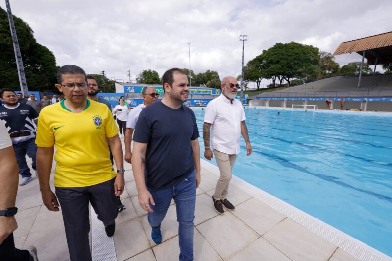 vila-olimpica-vira-palanque-de