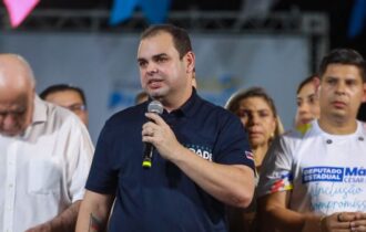 vila-olimpica-vira-palanque-de