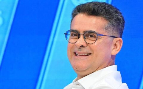 'Vou levar o Bolsa Universidade para todo o  Amazonas', afirma David em debate