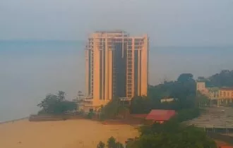 Fumaça e cheiro de queimado são relatados em bairros de Manaus neste domingo (13)