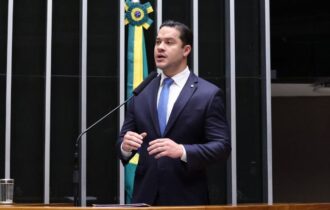 Adail Filho destinou R$ 1,1 milhão para divulgação de atividade parlamentar