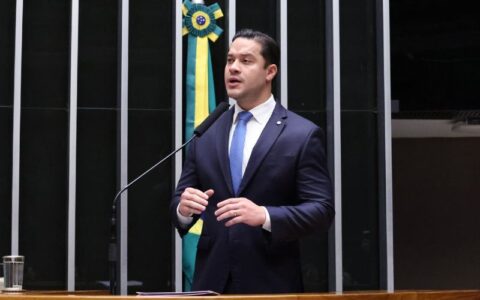 Adail Filho destinou R$ 1,1 milhão para divulgação de atividade parlamentar