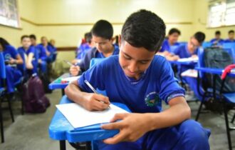 Amazonas empenha bilhões em despesas com educação até agosto
