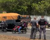 Caminhão atinge seis carros e afeta trânsito na Torquato Tapajós