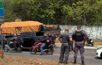 Caminhão atinge seis carros e afeta trânsito na Torquato Tapajós
