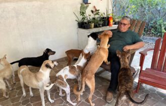 Campanha antirrábica leva vacinação para cães e gatos em Manaus