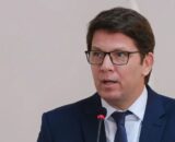 Dino aponta indícios de liderança de Mário Frias em desvio de emendas