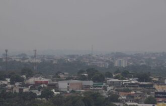 Entre fumaça e calor recorde, Defensoria cobra reação contra queimadas no AM