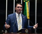Flávio Bolsonaro vem ao AM para turbinar campanha de Maria do Carmo