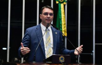 Flávio Bolsonaro vem ao AM para turbinar campanha de Maria do Carmo