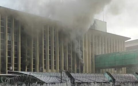 Incêndio atinge prédio da Justiça Federal em Manaus e atendimento é suspenso