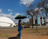 Onda de calor atinge oito estados, alerta Inmet