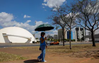 Onda de calor atinge oito estados, alerta Inmet