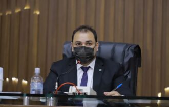 Omar Aziz chama Roberto Cidade de 'omisso' e 'sem autoridade' durante debate