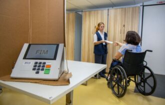 Pessoas com deficiência podem solicitar transporte para as Eleições 2026 até 14 de setembro