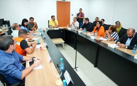 Prefeito reúne com comitê de crise climática para enfrentar os impactos da fumaça e coloca Manaus em estado de atenção
