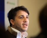 Renan propõe cortes na Previdência e alterar pisos da saúde e educação
