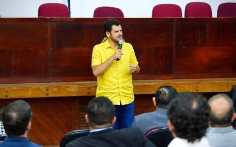 Renato Junior oferece estrutura de Manaus para combater queimadas no AM