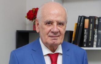 Serafim nega ter sido empurrado por jornalista após debate em Manaus