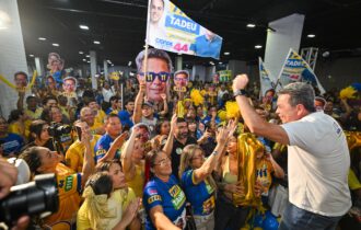 Tadeu reúne milhares de apoiadores e aborda educação e ZFM
