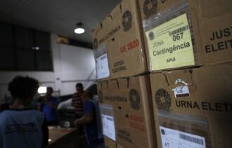 TRE-AM inicia segunda fase da operação logística com envio de 583 urnas para o interior do AM
