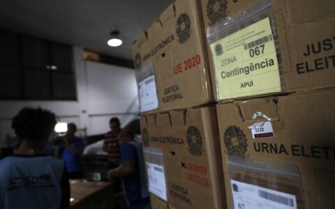 TRE-AM inicia segunda fase da operação logística com envio de 583 urnas para o interior do AM