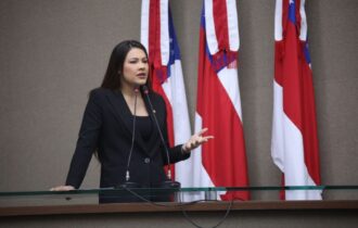 TRE-AM mantém multa contra Brena Dianná por canal no WhatsApp