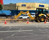 Vazamento abre cratera e interdita trecho da Av. Torquato Tapajós