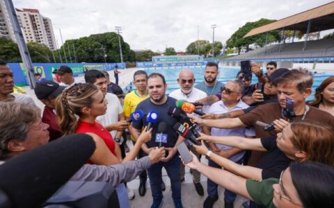 vila-olimpica-vira-palanque-de