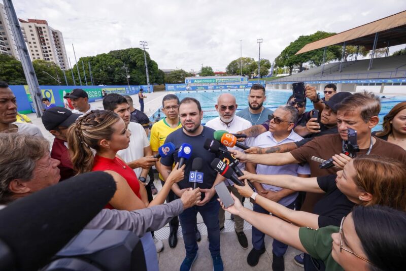 vila-olimpica-vira-palanque-de