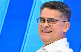 'Vou levar o Bolsa Universidade para todo o  Amazonas', afirma David em debate