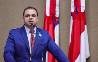 Zé Ricardo questiona contratos da família Cidade com o Governo do AM