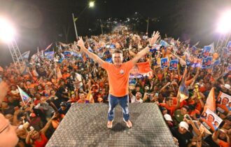 David reúne multidão em último comício do 1º turno, destaca ação conjunta e apresenta prioridades para o Amazonas