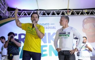 Alberto Neto e Frank Parente durante comício em Manaus (Foto: Divulgação/Assessoria)