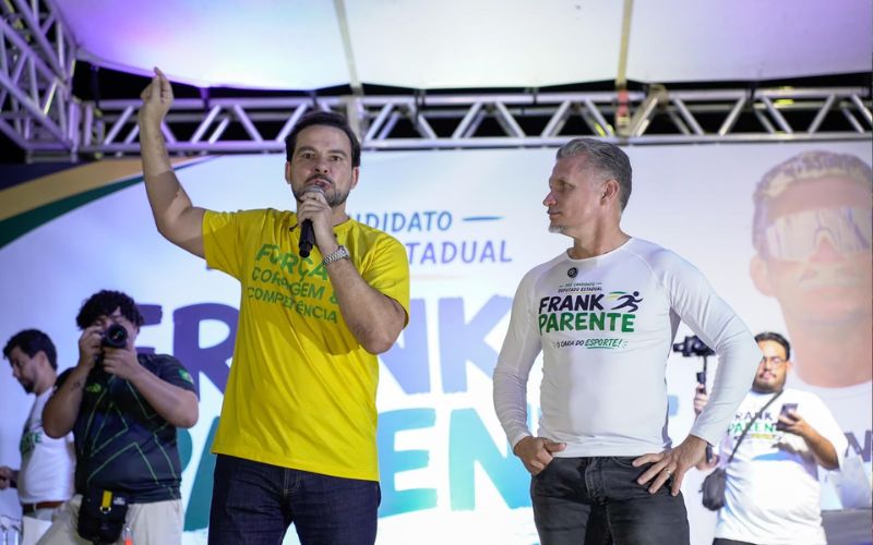 Alberto Neto e Frank Parente durante comício em Manaus (Foto: Divulgação/Assessoria)