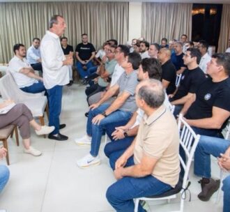 37 dos 41 vereadores de Manaus oficializam apoio a Omar Aziz no 2º turno