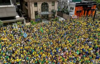 A uma semana da eleição, Flávio mobiliza apoiadores na Paulista
