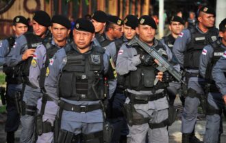 Amazonas envia 46 policiais para combater queimadas no Careiro Castanho
