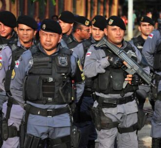 Amazonas envia 46 policiais para combater queimadas no Careiro Castanho