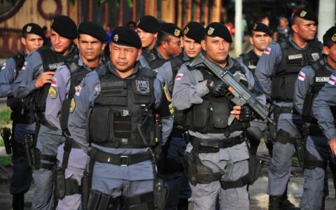 Amazonas envia 46 policiais para combater queimadas no Careiro Castanho