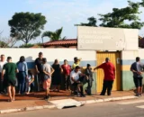 Antiga escola reúne ex-alunos e eleitores em dia de votação