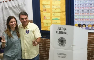 Flávio vota no Rio e diz representar a mudança