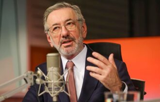 Brasil negocia tarifas com EUA sem interferência eleitoral, diz ministro