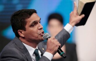 Cabo Daciolo fica recluso em oração e não vai votar neste domingo